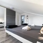 Center Mayess Aparment Zára