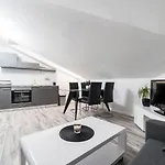 Center Mayess Aparment Zára