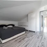 Center Mayess Aparment *