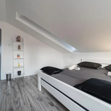 Center Mayess Aparment شقة زادار