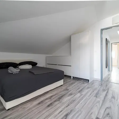 Center Mayess Aparment *